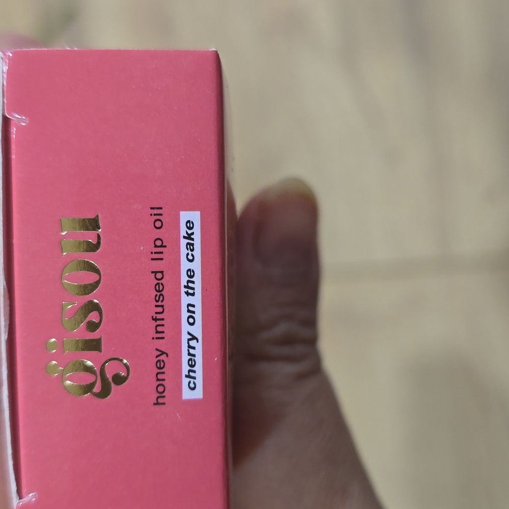 Gisou Cherry on the Cake Lip Oil Limitid Edition Color - Picture 3 of 3